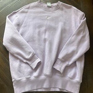 Nike crewneck, Light purple, barley worn, medium